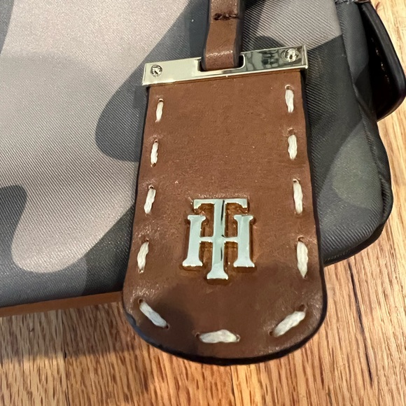 Tommy HILFIGER crossbody/belt bag EUC - Picture 4 of 14